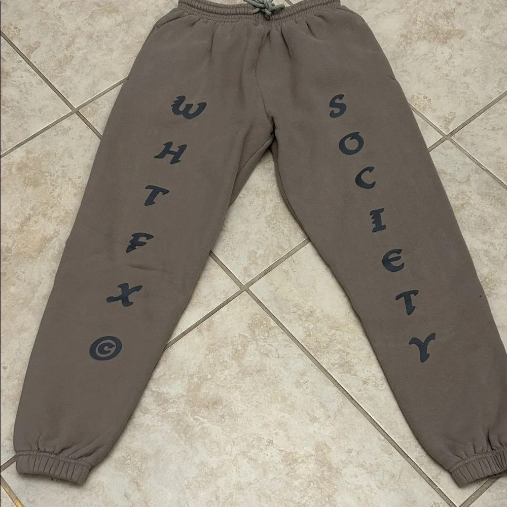 White Fox Sweatpants Set - Picture 4 of 5